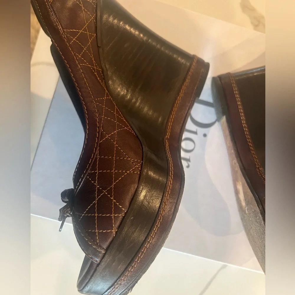 Christian Dior- Cannage Leather Peep Toe Wedge Pumps- size 39 (US Women’s 9) - Picture 9 of 14